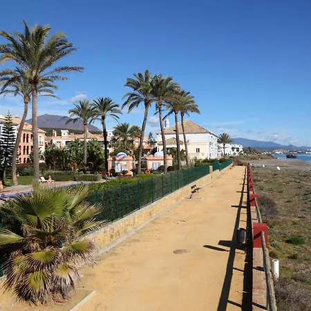 Gorgeous 3-bedroom Penthouse With Expansive Terrace In Casares Costa *