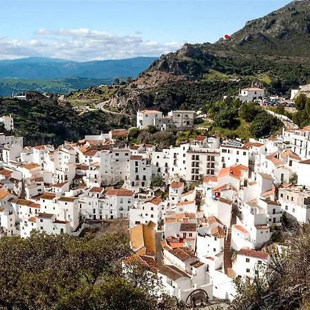 Gorgeous 3-bedroom Penthouse With Expansive Terrace In Casares Costa Buenas Noches
