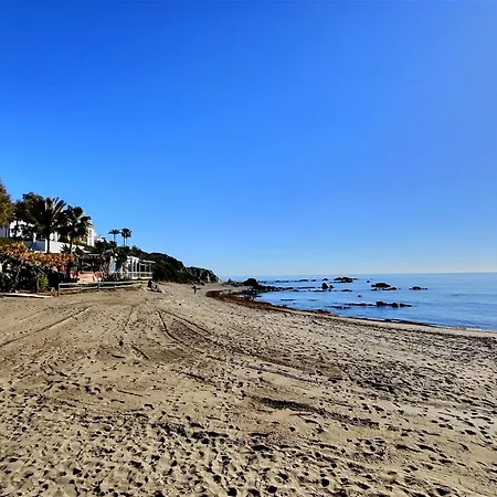 Gorgeous 3-bedroom Penthouse With Expansive Terrace In Casares Costa